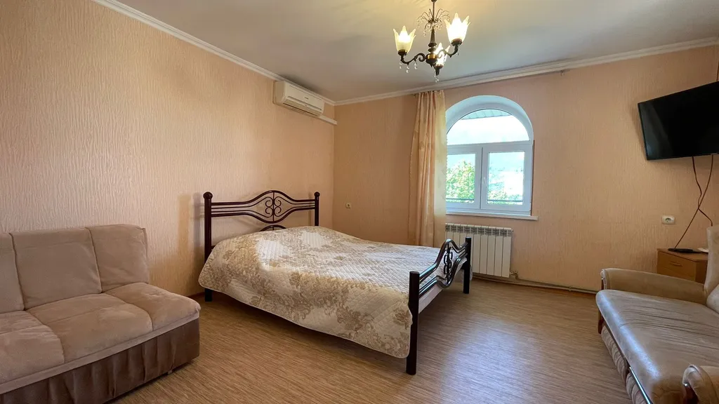 Квартира в гoстевом дoмике в цeнтре с видом на горы