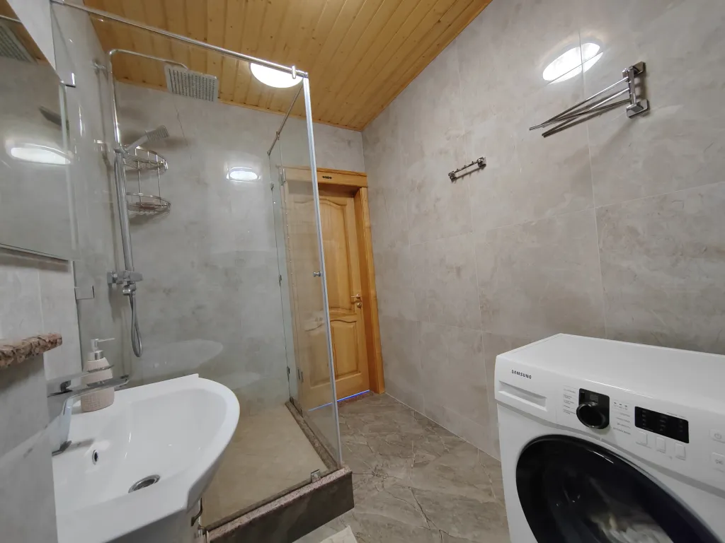 Квартира-студия у моря на 1 линии с балконом