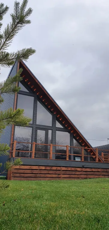 Дом-треугольник в загородном комплексе FoxWay