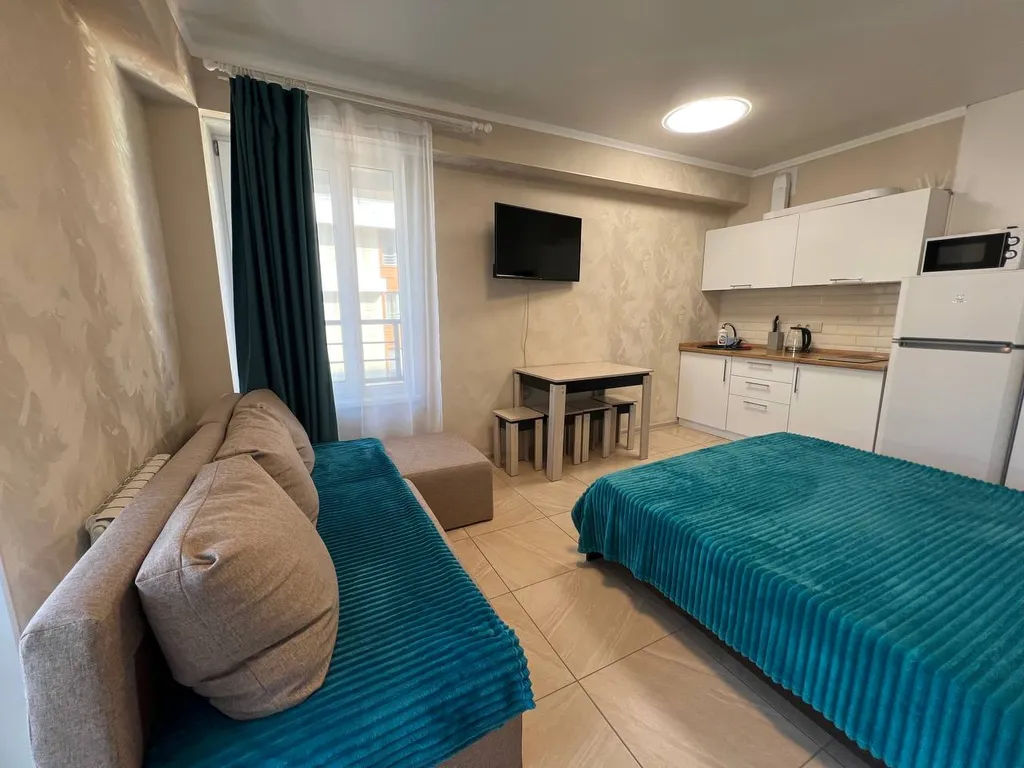 Студия с панорамными окнами и шикарным видом на море