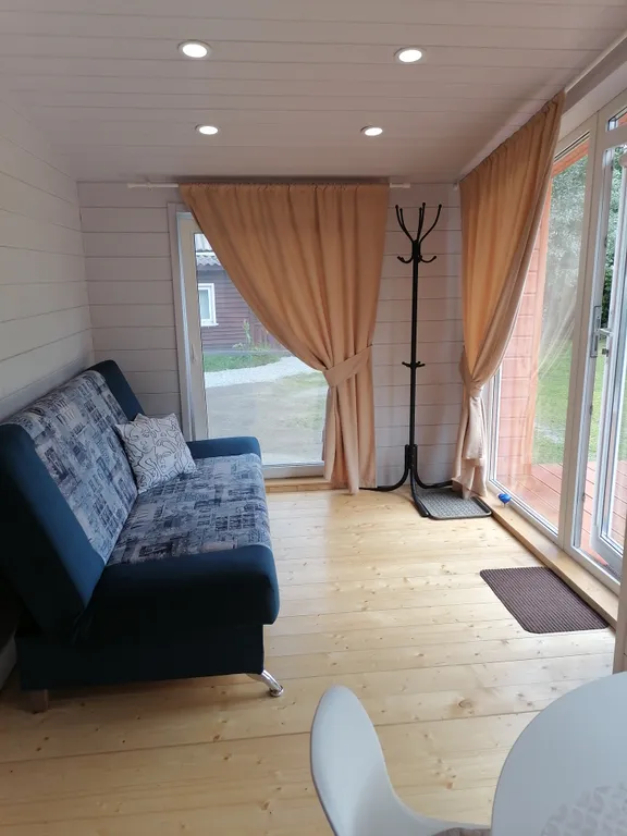 Уютный домик у реки