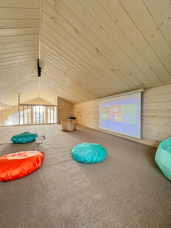 Солнечный дом с чил-зоной наверху