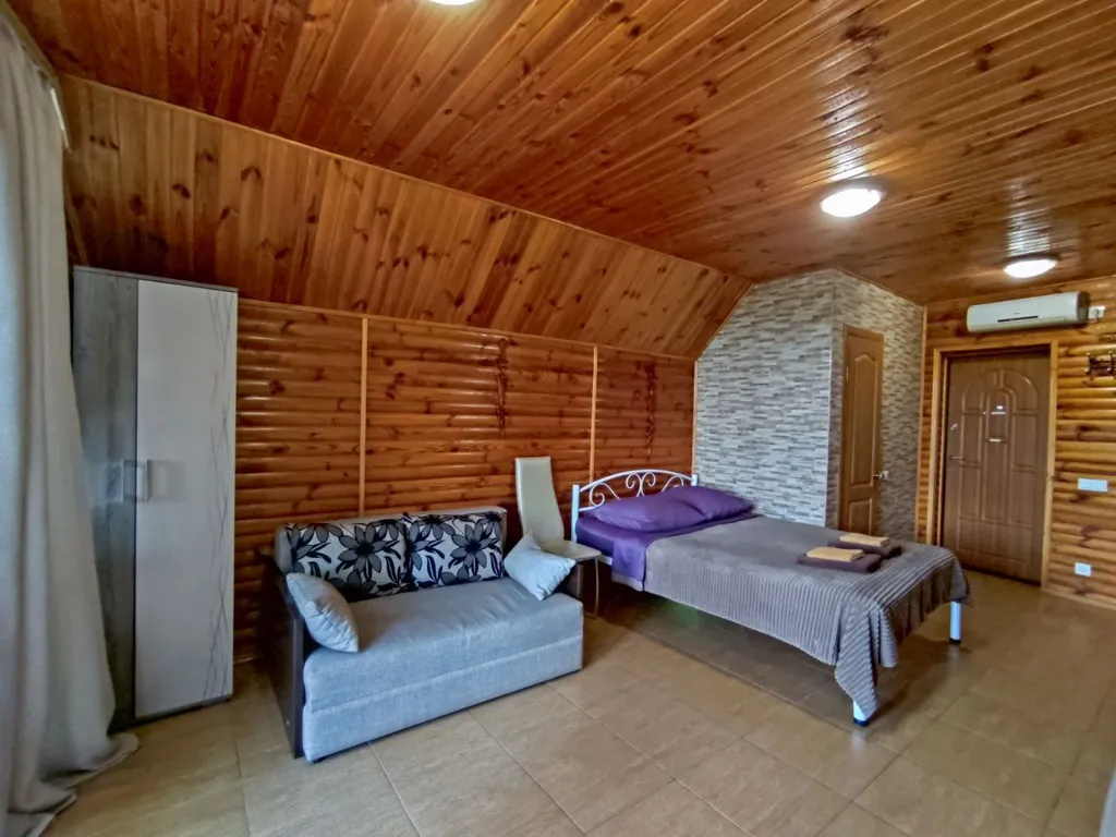 Студия с балконом и панорамными окнами