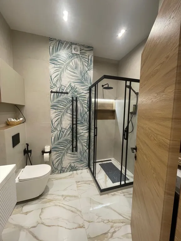 Просторная новая квартира с дизайнерским ремонтом и восхитительным пан