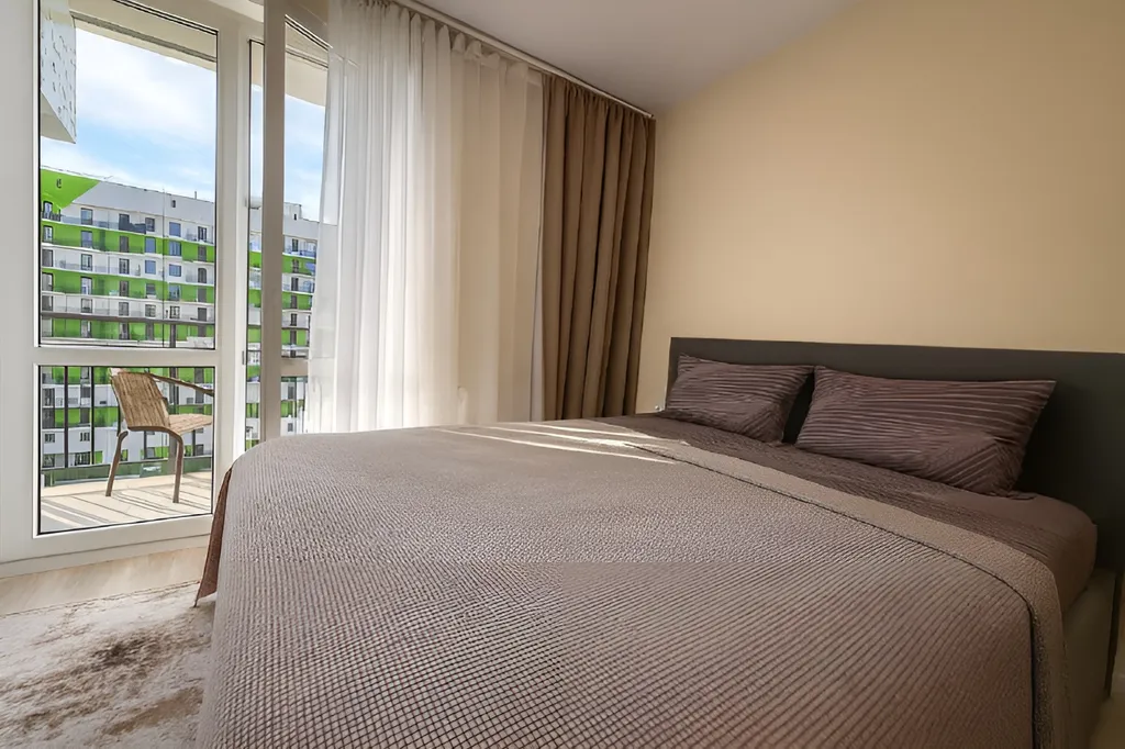 Студия с балконом и парковкой, рядом с набережной