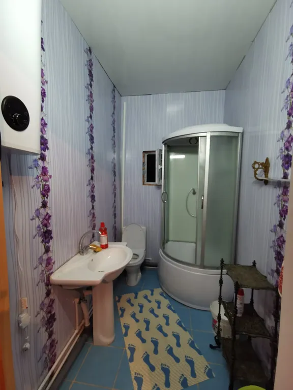 Коттедж Этаж в доме с тремя спальнями — Сочи