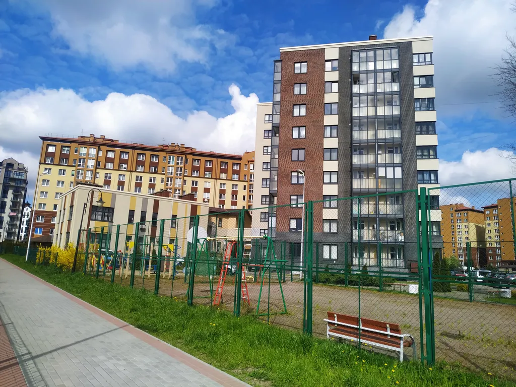 Огороженная парковка на Липовой аллее, Артиллерийская