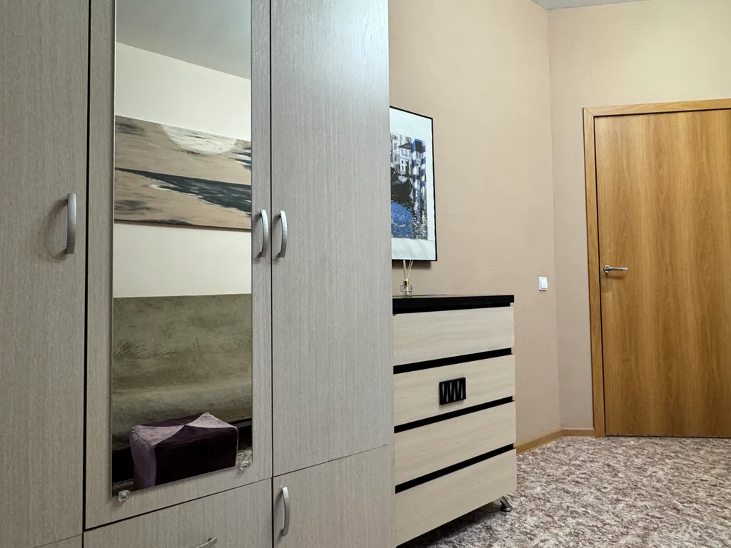 Уютная квартира на берегу реки Невы в центральном районе г. Кировска