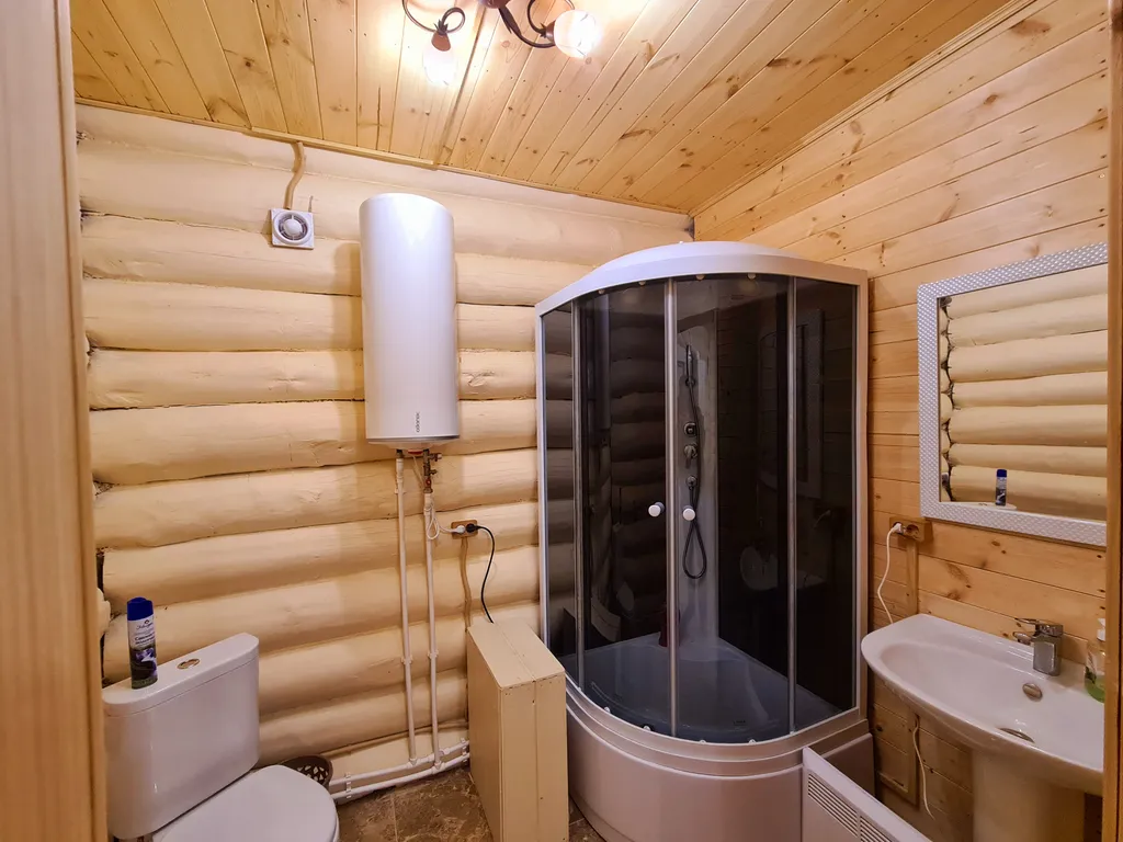 Дом с баней для большой семьи или дружной компании рядом с озером.