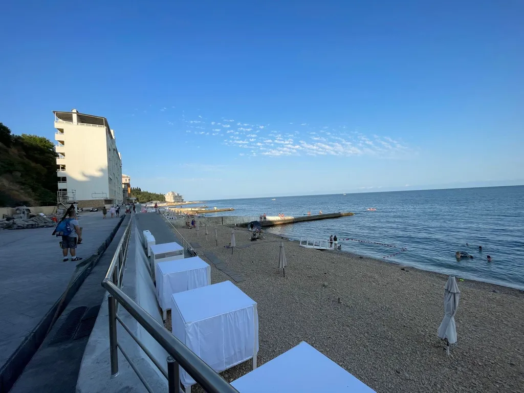 Студия с балконом у моря есть мангал