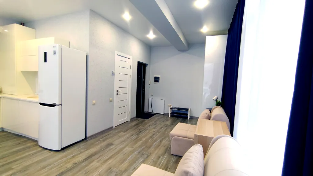 Панорамный апартамент-студия с роскошным видом на горы, в центре