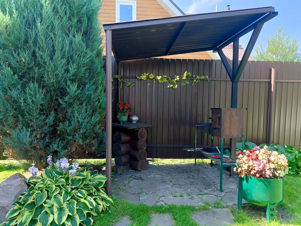 Дом с сауной, теплой купелью и аэрохоккеем на берегу водохранилища