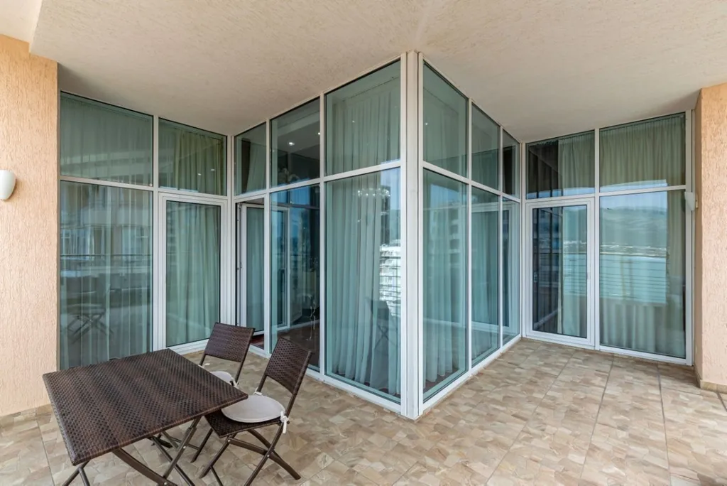 Квартира с террасой и видом на море