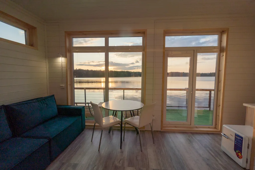 Дом на воде на озера Таир