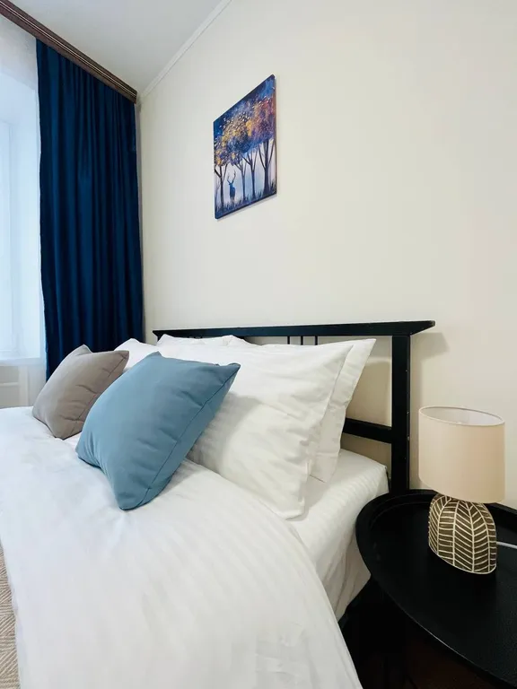 Квартира Уютная евро 3-комнатная квартира в 1 минуте от метро Академическая — Москва