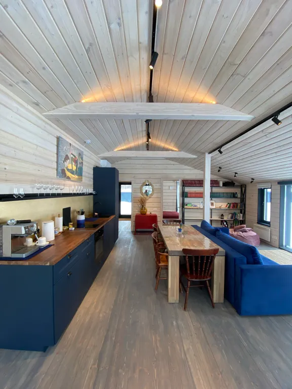 Дача в лесу с панорамными окнами