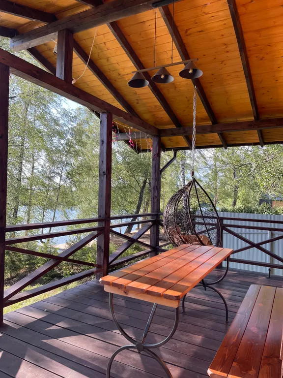 Дом на берегу озера