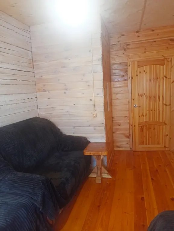 Комната с диваном