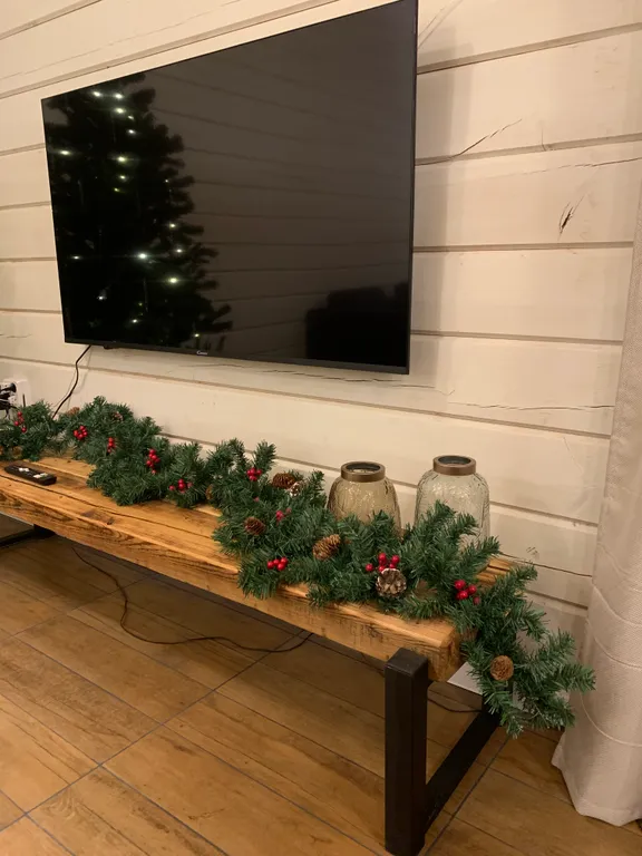 Уютный дом на самом берегу реки