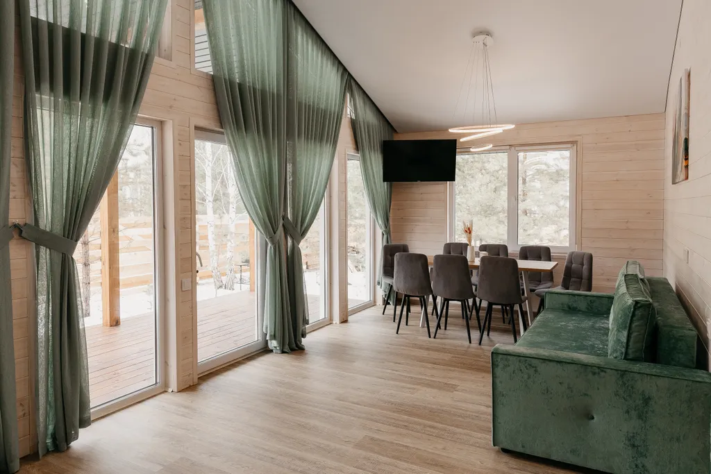 Коттедж Дом с панорамными окнами и террасой в окружении леса — аренда посуточно в Чебаркуль