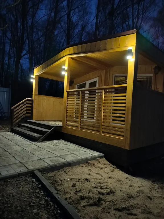 Новый современный Барнхаус посреди леса