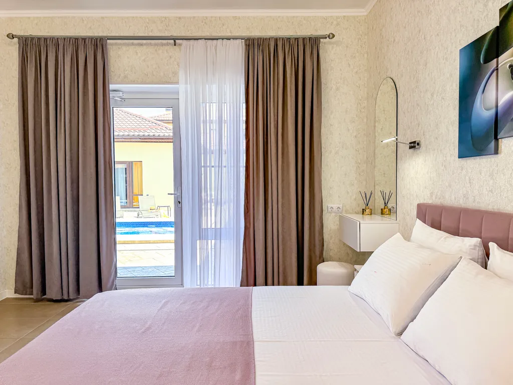 Вилла на 8 гостей с теплым бассейном и беседкой для барбекю