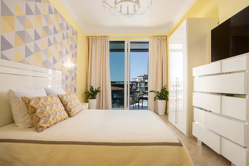 Квартира в вип корпусе, с видом на бассейн и море в ЖК Лазурный берег 2