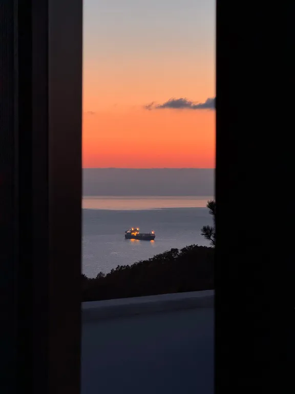 Gide villa посреди леса с видом на море