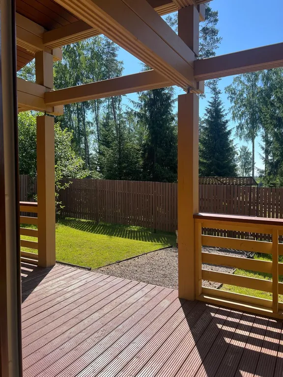 Загородный домик в сосновом лесу