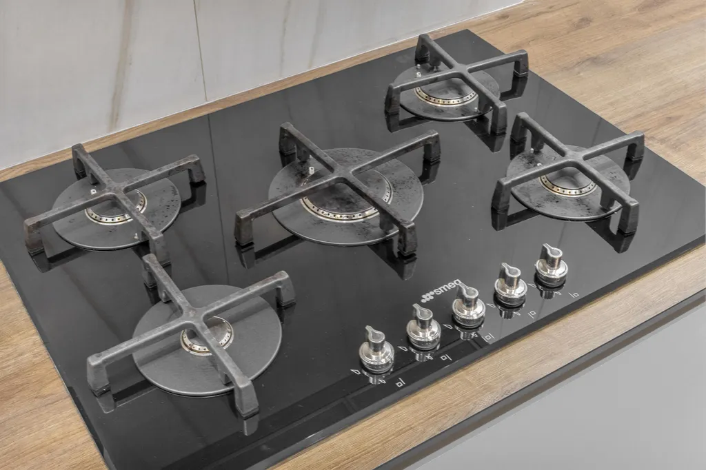 Квартира в элитном ЖК с плетеной мебелью на балконе от Juls Apart