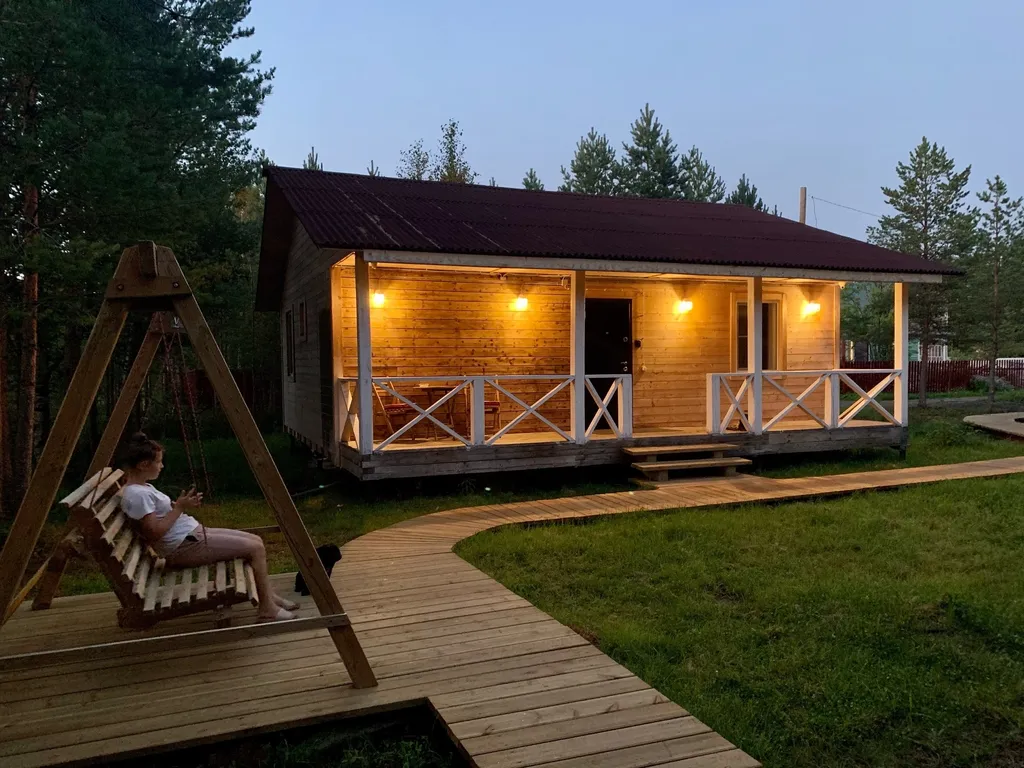 Домик у леса с камином