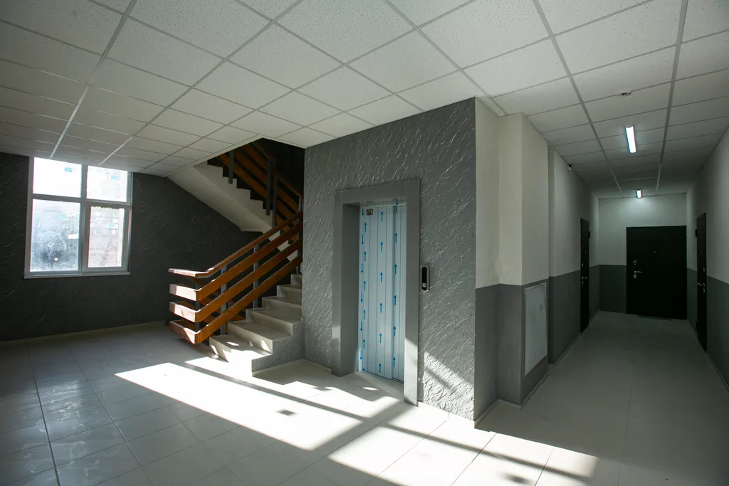 Студия с видом на рассвет в горах, с кухней и балконом