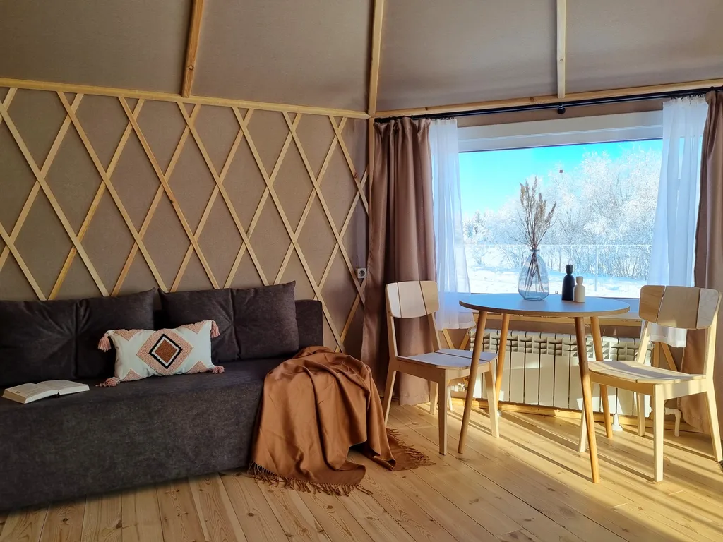 Комфортабельная юрта с панорамным окном, холодильником и микроволновко