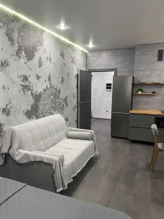 Студия с дизайнерским ремонтом