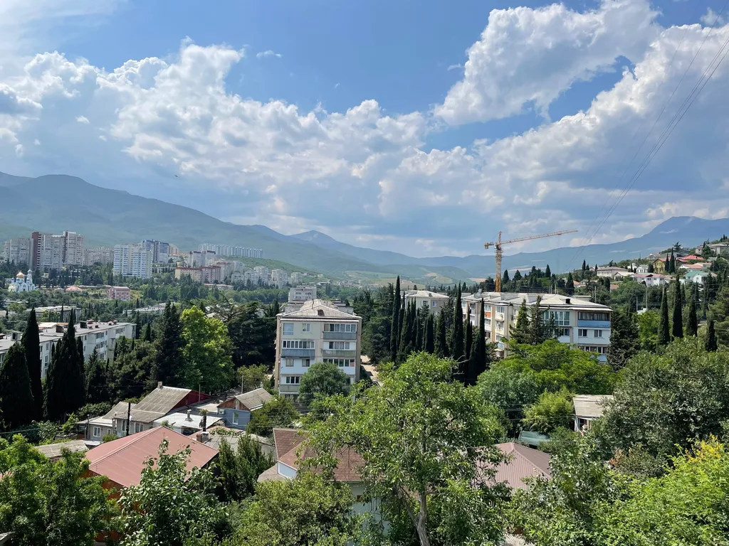 Квартира-студия в центре с видом на горы