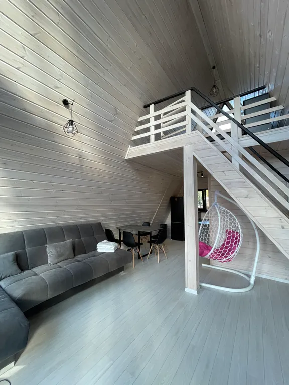 Треугольный дом Афрейм с видом на лес и подогреваемым бассейном