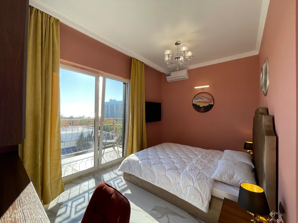 3-комнатная квартира рядом с морем, панорамные окна с видом на море