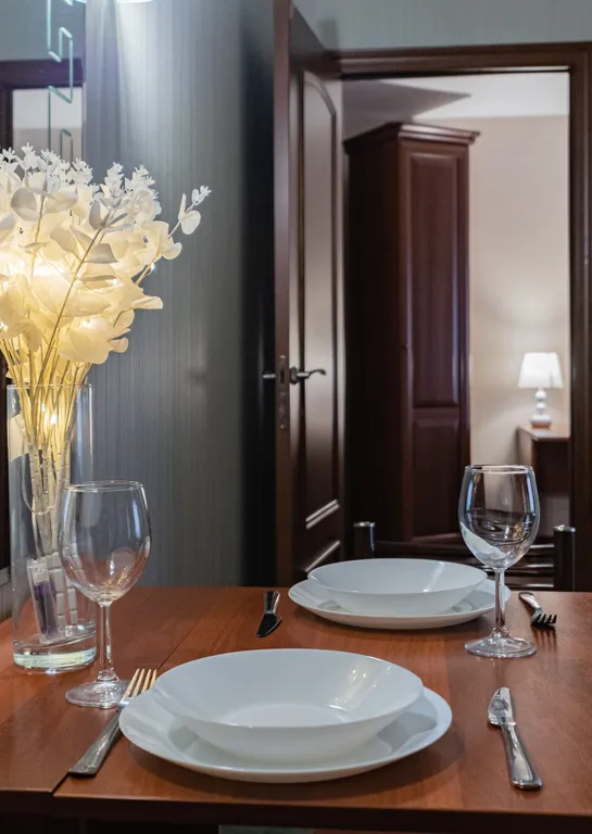 Двухкомнатная квартира с большой ванной у центра города