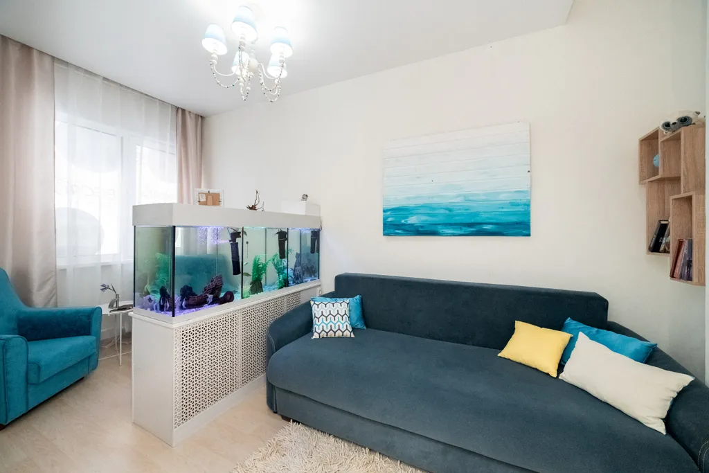 Уютная квартира с большим аквариумом