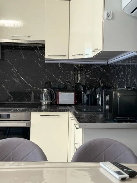 Квартира Трехкомнатная квартира с бассейном и потрясающим видом на море — Сириус