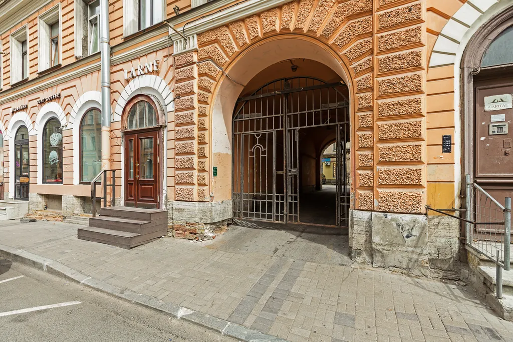 Яркая квартира для 4 в 10 минутах от Невского