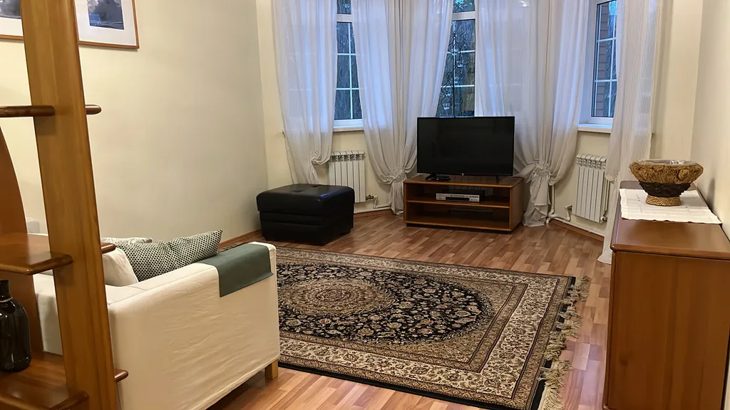 Коттедж в саду