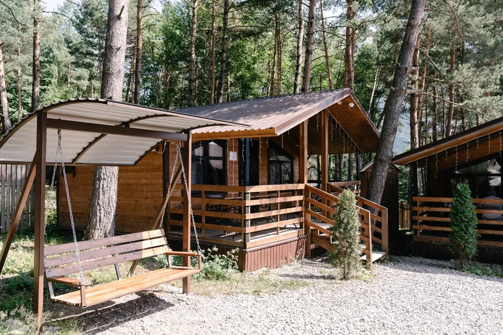 Домик с уютной террасой с красивым видом на горы