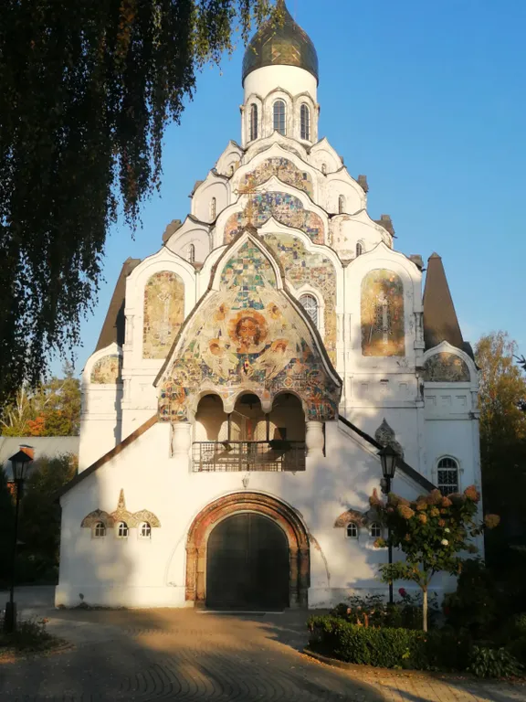 Дом в соснах