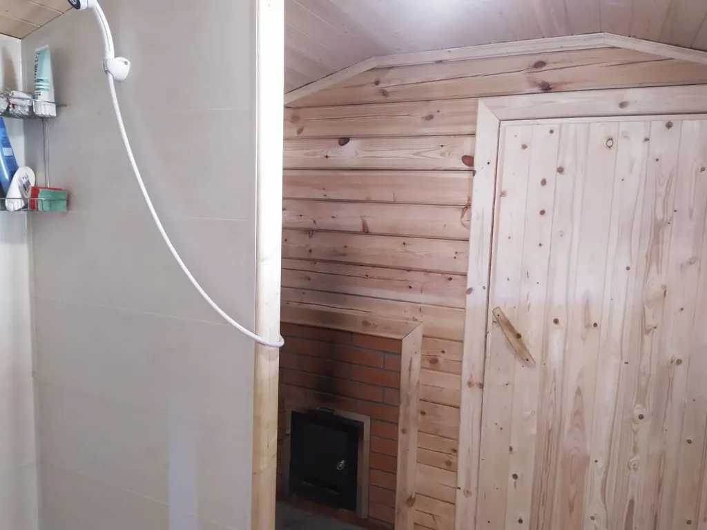 Домик с балконом