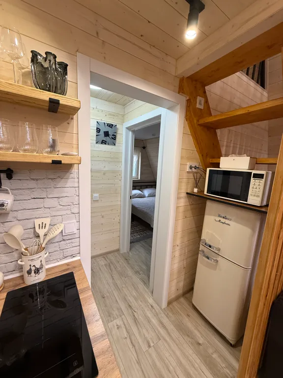 Уютный домик у леса