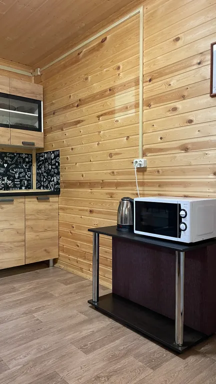 Уютный Дом в лесу с камином.