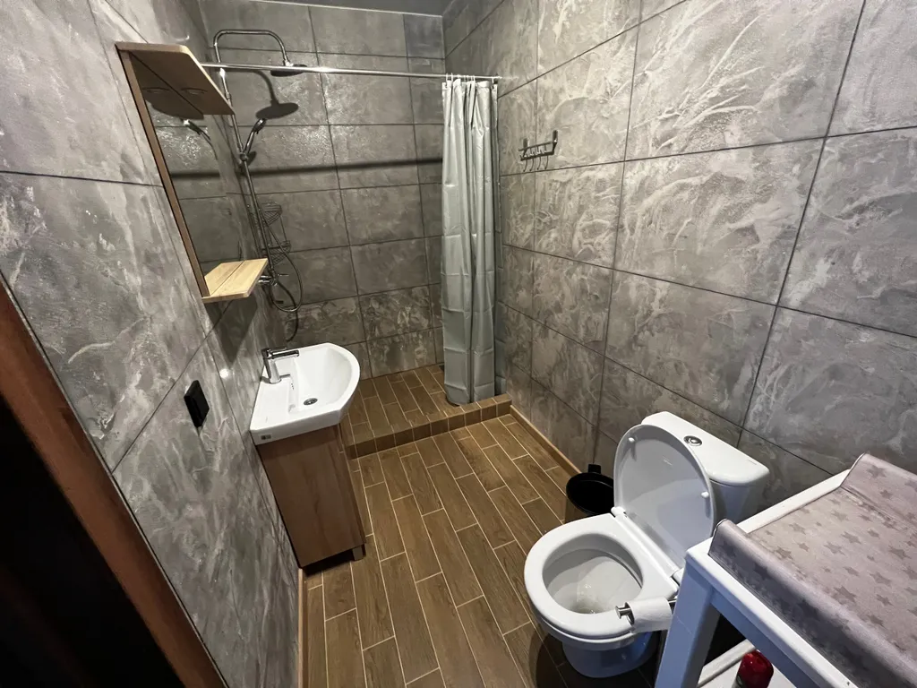 Дом возле горячих источников