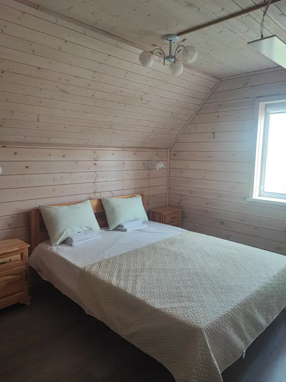 Просторный деревянный коттедж, половина дома 2 этажа 2П