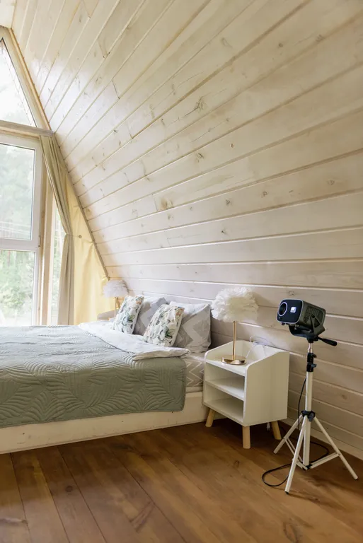 Треугольный Дом в лесу